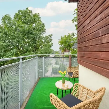 Διαμέρισμα Spacious For 11 With 5 Bedrooms In By Renters *