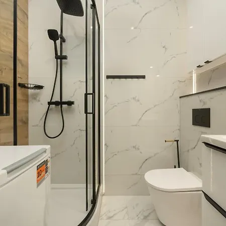 Spacious For 11 With 5 Bedrooms In By Renters *