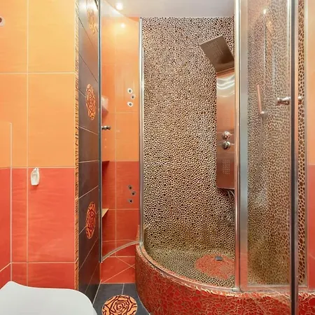 Spacious For 11 With 5 Bedrooms In By Renters * Βρότσλαβ