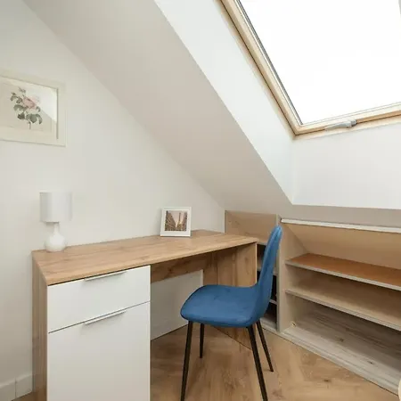 Spacious For 11 With 5 Bedrooms In By Renters Διαμέρισμα *