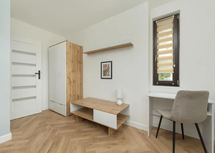 Spacious For 11 With 5 Bedrooms In By Renters * Vratislav