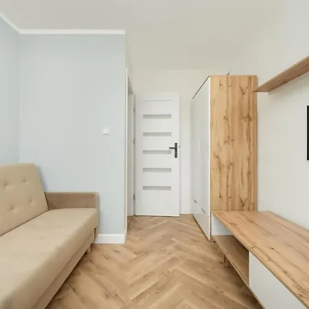 Spacious For 11 With 5 Bedrooms In By Renters 아파트