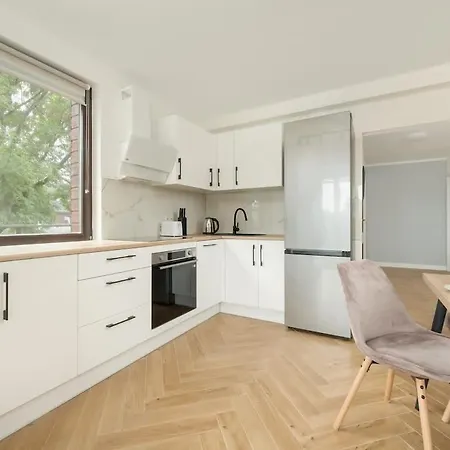 Spacious For 11 With 5 Bedrooms In By Renters 아파트 브로츠와프