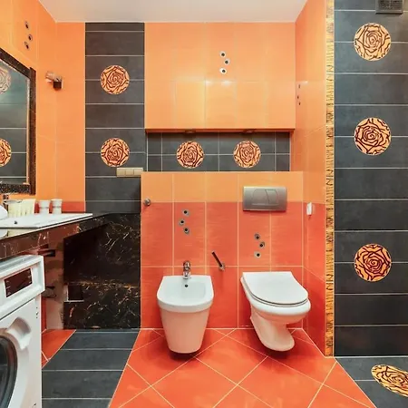 Spacious For 11 With 5 Bedrooms In By Renters 아파트 *