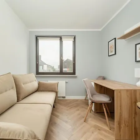 Spacious For 11 With 5 Bedrooms In By Renters 아파트 브로츠와프