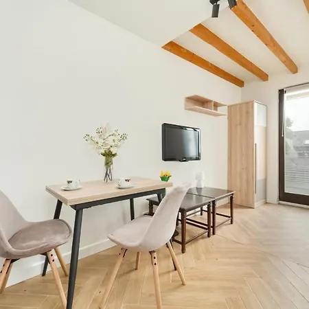 Spacious For 11 With 5 Bedrooms In By Renters 브로츠와프