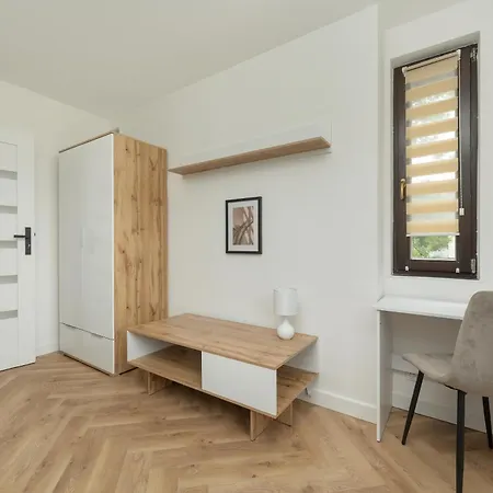 Spacious For 11 With 5 Bedrooms In By Renters * Wrocław