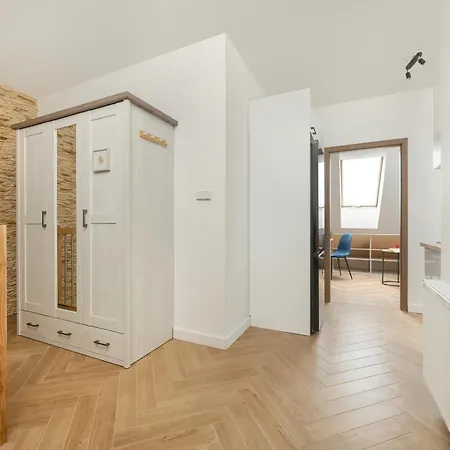 Spacious For 11 With 5 Bedrooms In By Renters Wrocław