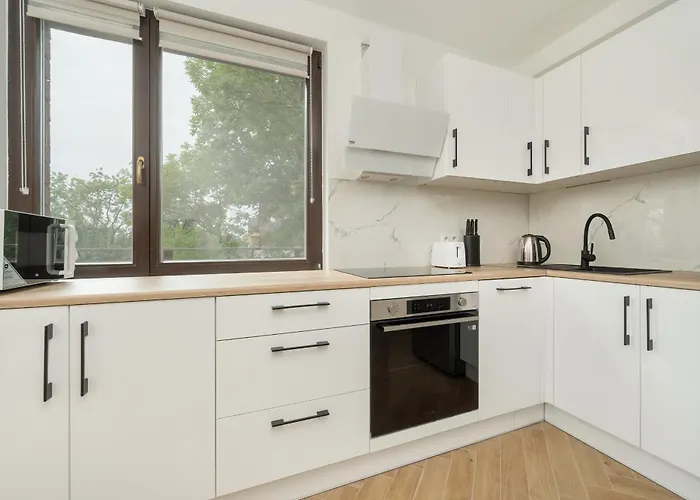 Spacious For 11 With 5 Bedrooms In By Renters Apartment Breslau