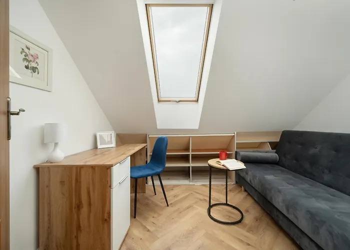 Spacious For 11 With 5 Bedrooms In By Renters Apartment Breslau