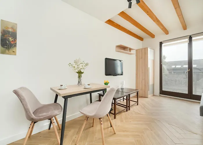 Appartamento Spacious For 11 With 5 Bedrooms In By Renters