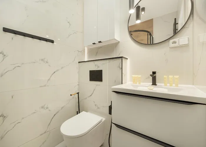 Spacious For 11 With 5 Bedrooms In By Renters Breslavia